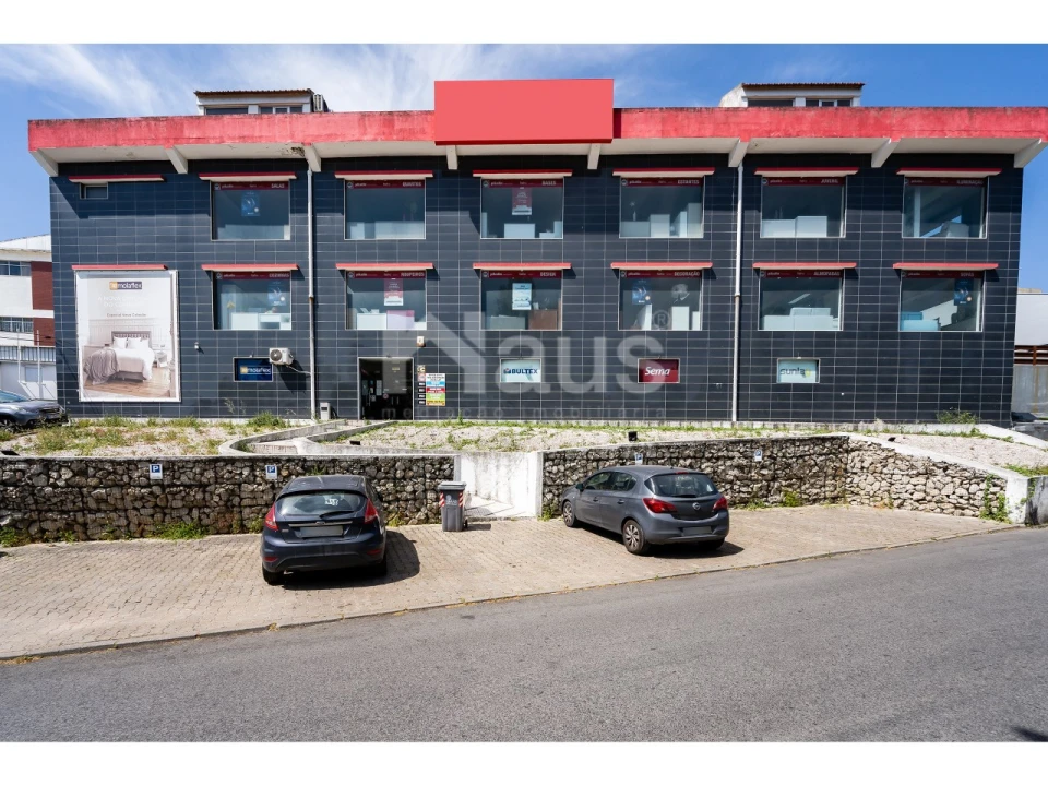 Armazém para Venda em Póvoa de Santo Adrião e Olival Basto Foto 1