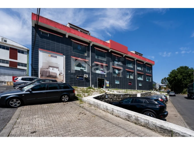 Armazém para Venda em Póvoa de Santo Adrião e Olival Basto Foto 2