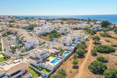 Moradia T4 para Venda em Albufeira e Olhos de Água