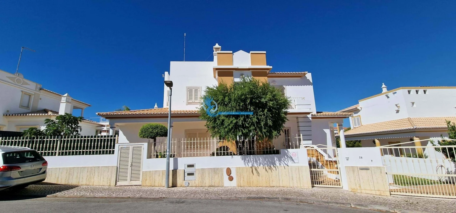 Moradia T4 para Venda em Albufeira e Olhos de Água Foto 5