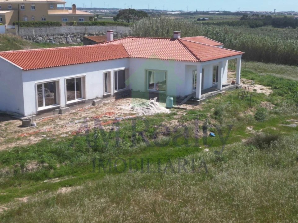 Moradia T5 para Venda em Ferrel Foto 2