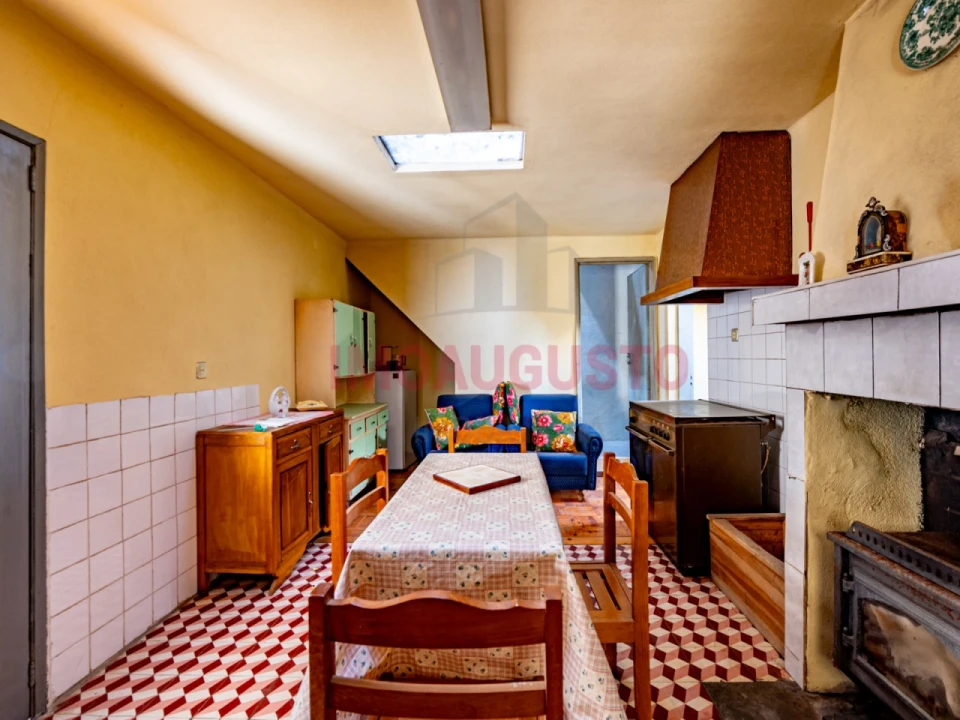 Moradia T4 para Venda em Adão Foto 4