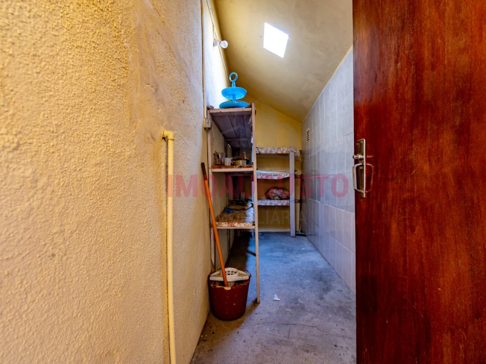 Moradia T4 para Venda em Adão Foto 12