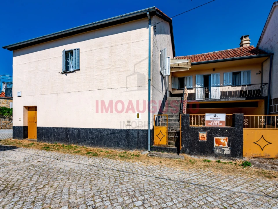 Moradia T4 para Venda em Adão Foto 1