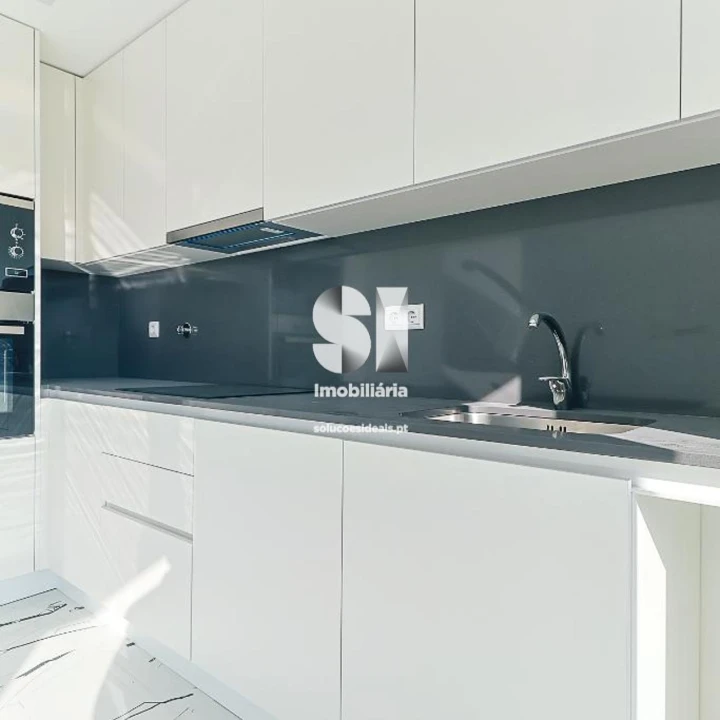 Moradia T4 para Venda em Antuzede e Vil de Matos Foto 2