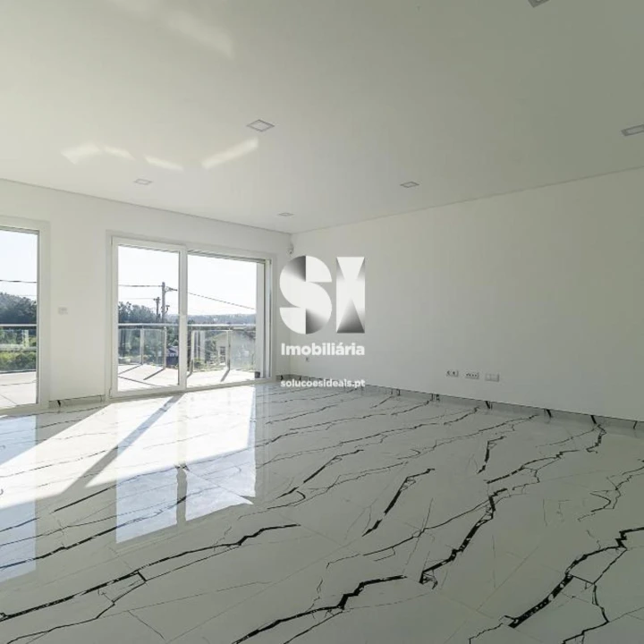 Moradia T4 para Venda em Antuzede e Vil de Matos Foto 3