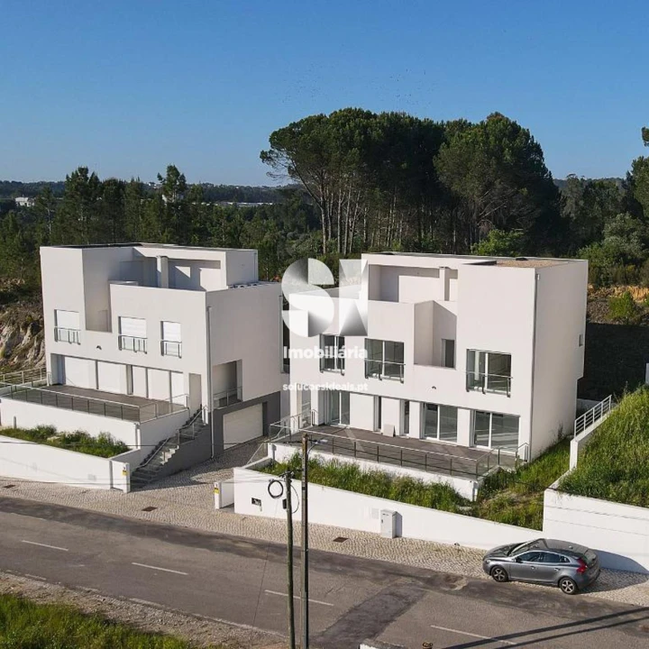 Moradia T4 para Venda em Antuzede e Vil de Matos Foto 1