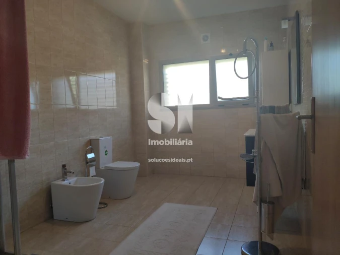 Moradia T4 para Venda em Poiares (Santo Andre) Foto 12