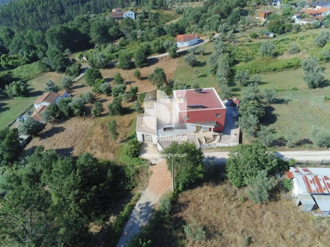 Moradia T4 para Venda em Poiares (Santo Andre) Foto 2