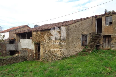 Moradia T3 para Venda em Lousã e Vilarinho