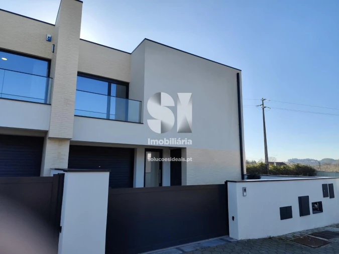 Moradia T4 para Venda em Arcos e Mogofores Foto 1