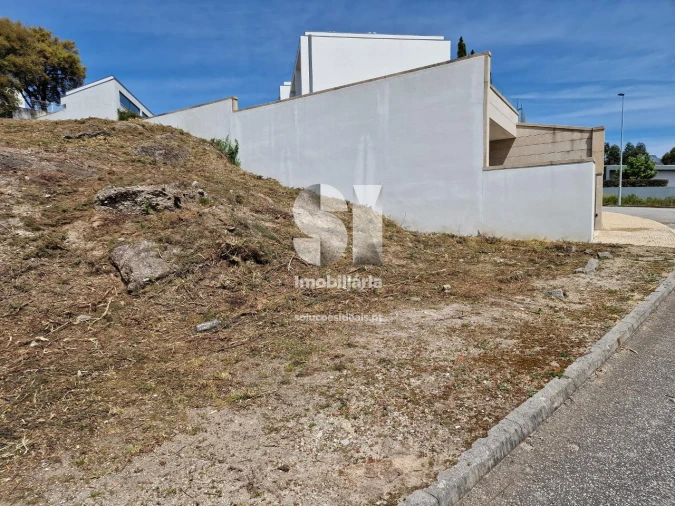 Terreno para Venda em Parada de Todeia Foto 40