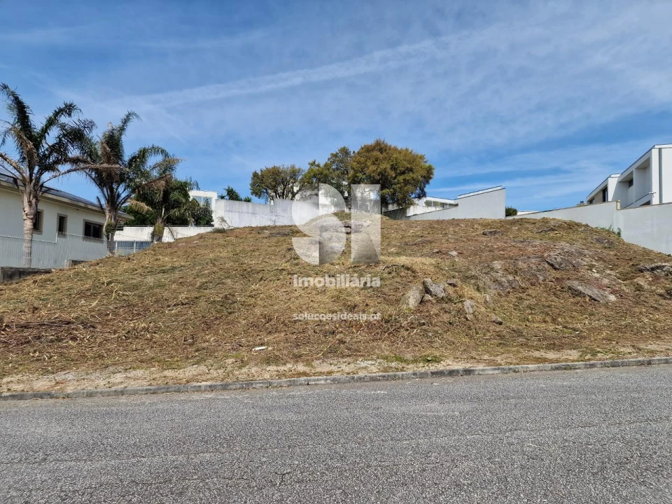 Terreno para Venda em Parada de Todeia Foto 11