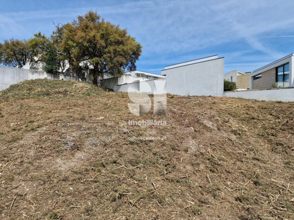 Terreno para Venda em Parada de Todeia Foto 17
