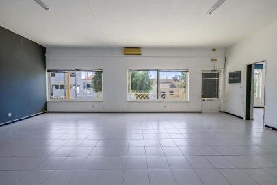 Negócio para Venda em Lagos (São Sebastião e Santa Maria)