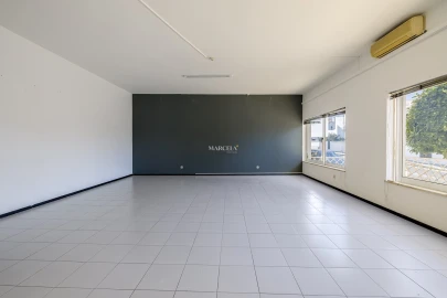 Negócio para Venda em Lagos (São Sebastião e Santa Maria)