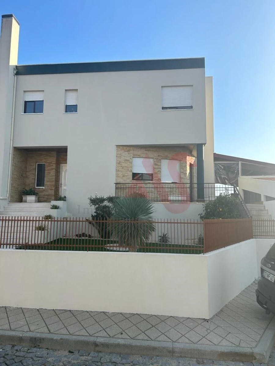 Moradia T4 para Venda em Cristelos, Boim e Ordem