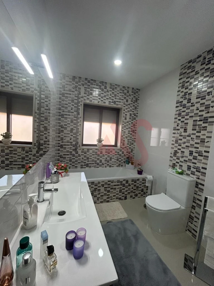 Moradia T4 para Venda em Cristelos, Boim e Ordem Foto 27