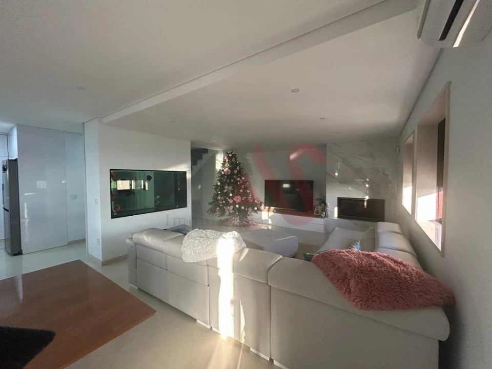 Moradia T4 para Venda em Cristelos, Boim e Ordem Foto 4