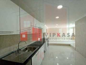 Moradia T6 para Venda em Carcavelos e Parede