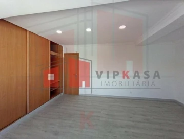 Moradia T6 para Venda em Carcavelos e Parede