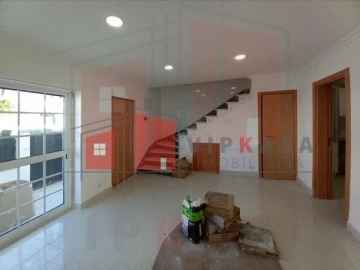 Moradia T6 para Venda em Carcavelos e Parede