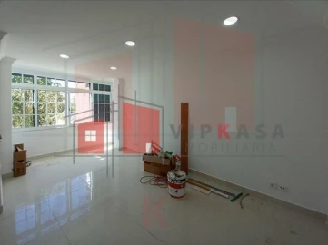 Moradia T6 para Venda em Carcavelos e Parede