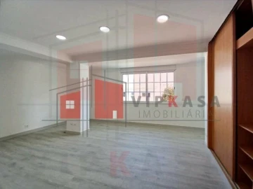 Moradia T6 para Venda em Carcavelos e Parede