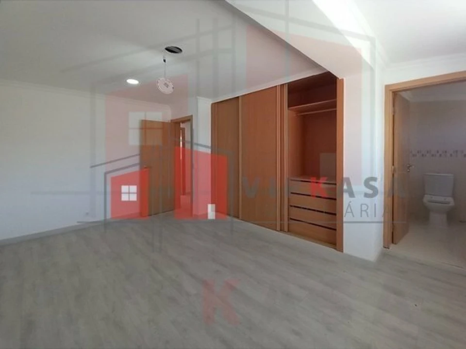 Moradia T6 para Venda em Carcavelos e Parede Foto 20