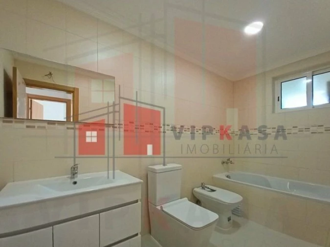 Moradia T6 para Venda em Carcavelos e Parede Foto 18