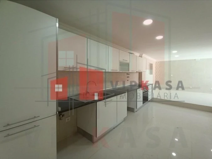 Moradia T6 para Venda em Carcavelos e Parede Foto 10