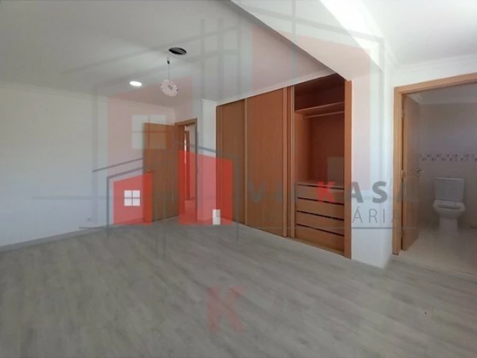 Moradia T6 para Venda em Carcavelos e Parede Foto 20