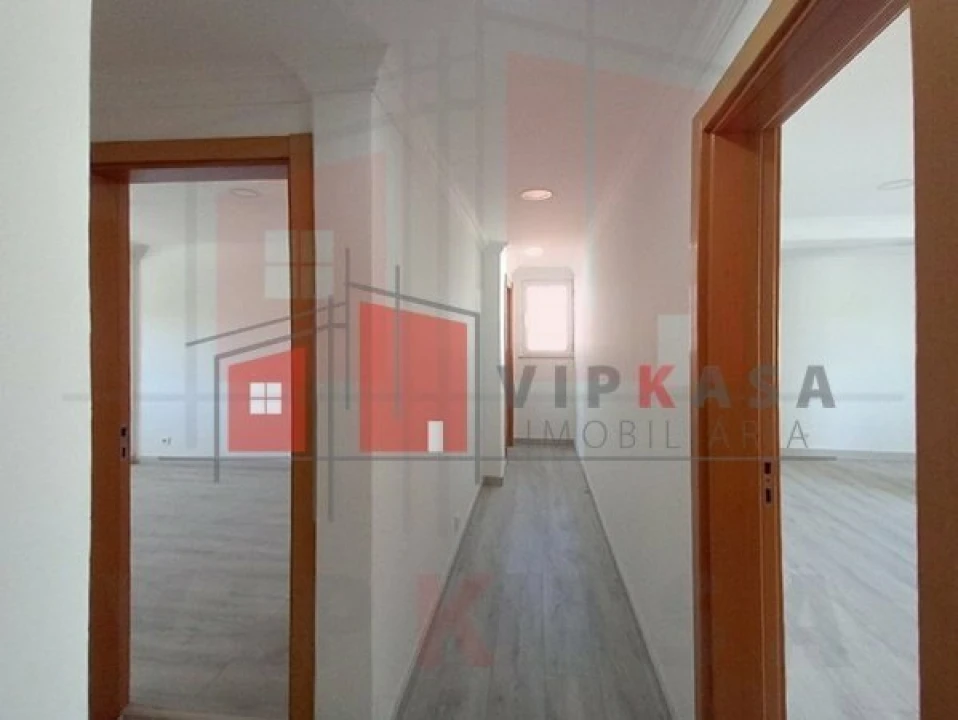 Moradia T6 para Venda em Carcavelos e Parede Foto 14