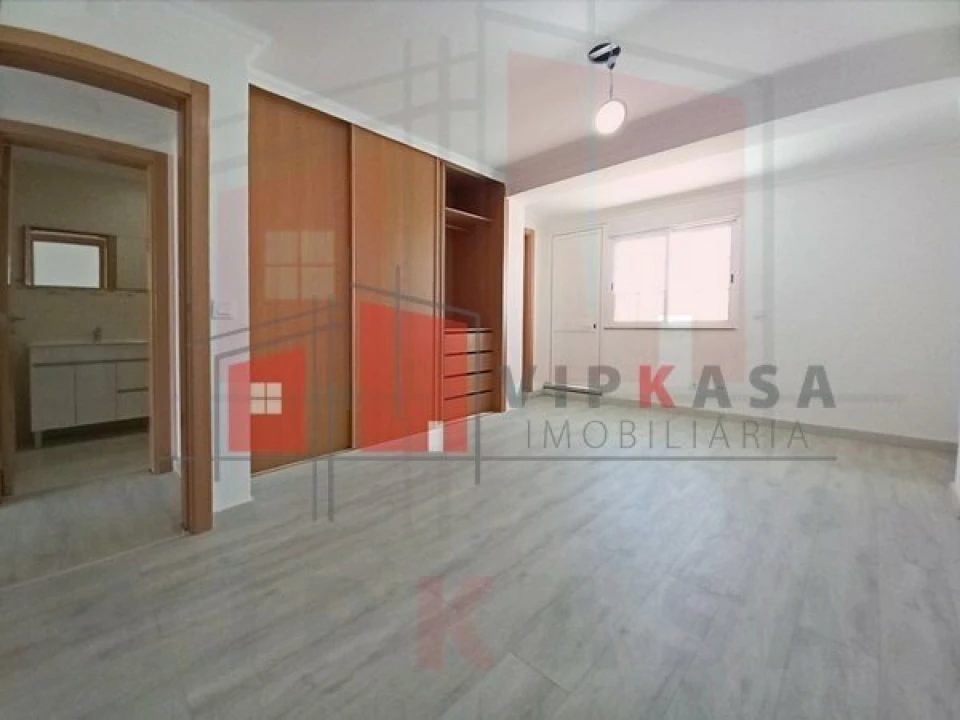 Moradia T6 para Venda em Carcavelos e Parede Foto 19