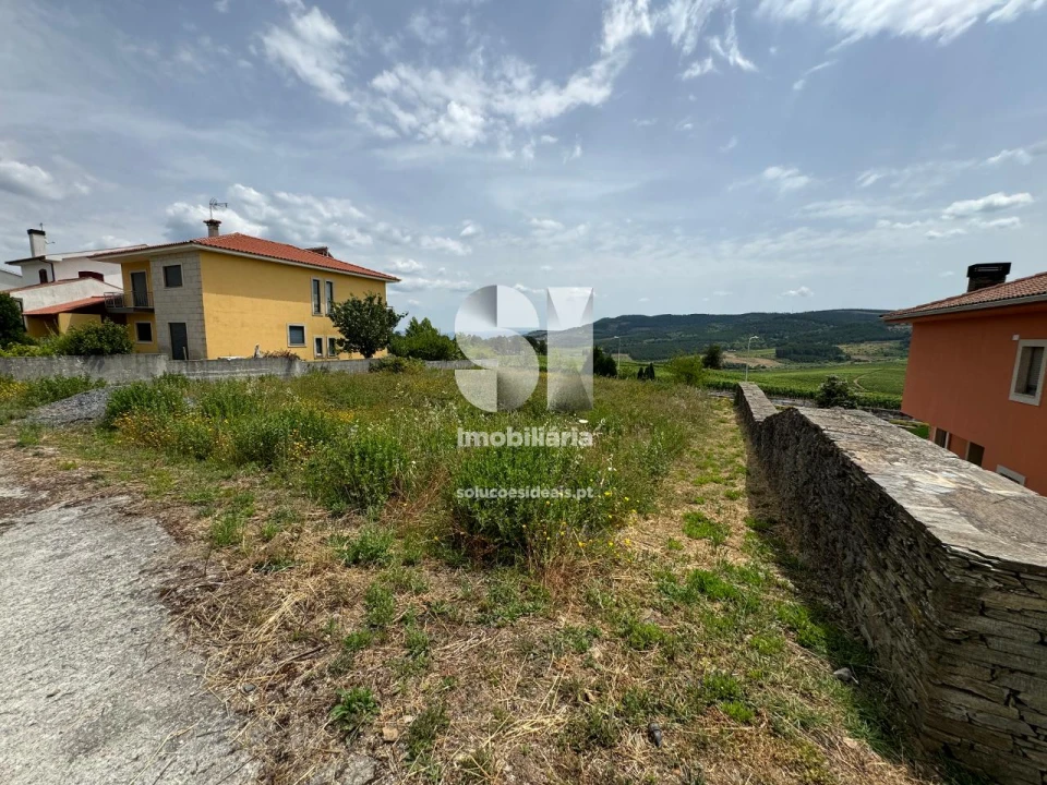 Terreno para Venda em Paços Foto 1