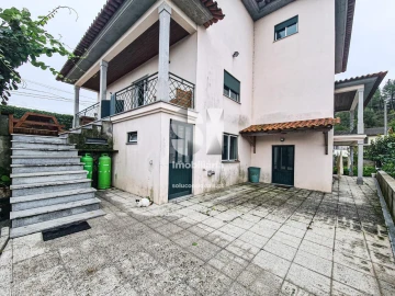 Moradia T4 para Venda em Bodiosa