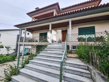 Moradia T4 para Venda em Bodiosa