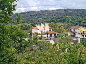 Moradia T4 para Venda em Bodiosa