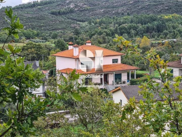 Moradia T4 para Venda em Bodiosa