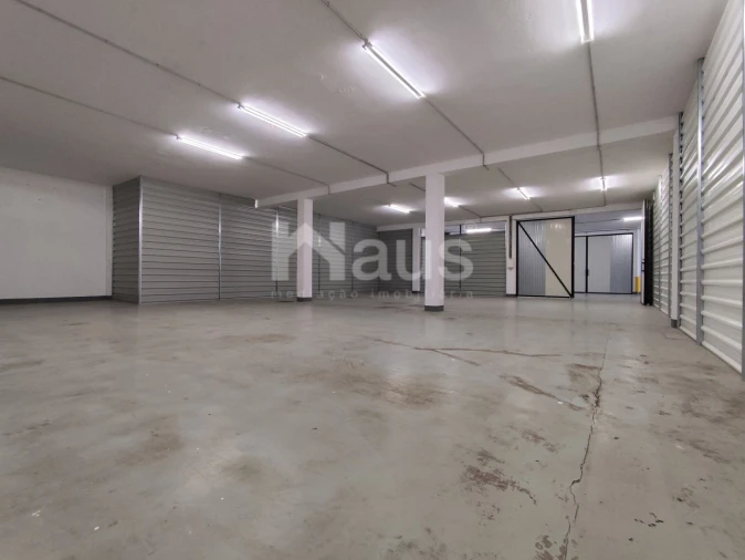 Armazém para Arrendamento em Sado