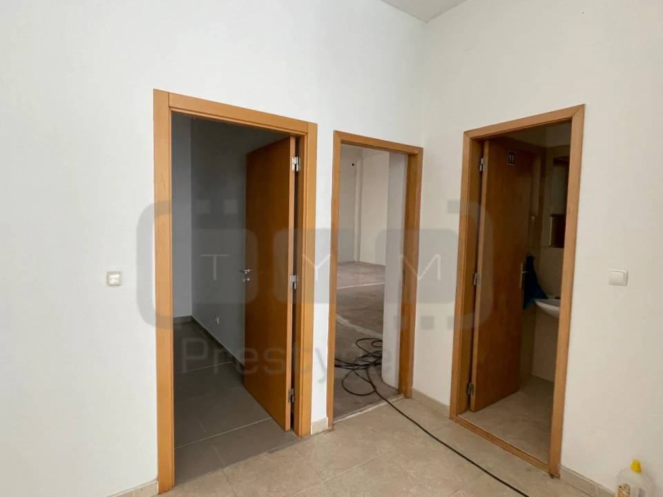 Loja para Arrendamento em São João Baptista e Santa Maria dos Olivais Foto 6