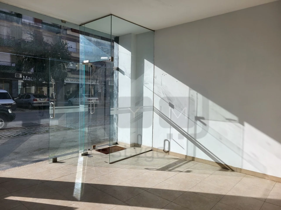 Loja para Arrendamento em São João Baptista e Santa Maria dos Olivais Foto 11