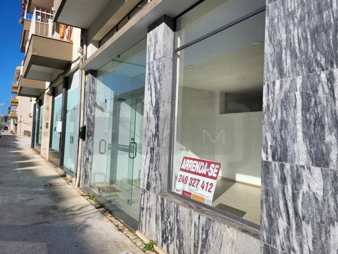 Loja para Arrendamento em São João Baptista e Santa Maria dos Olivais Foto 1