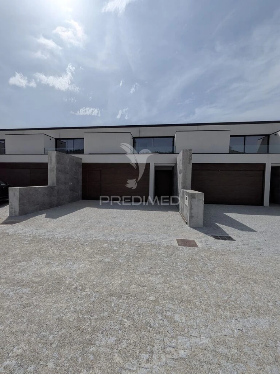 Moradia T3 para Venda em São Tomé de Negrelos Foto 3