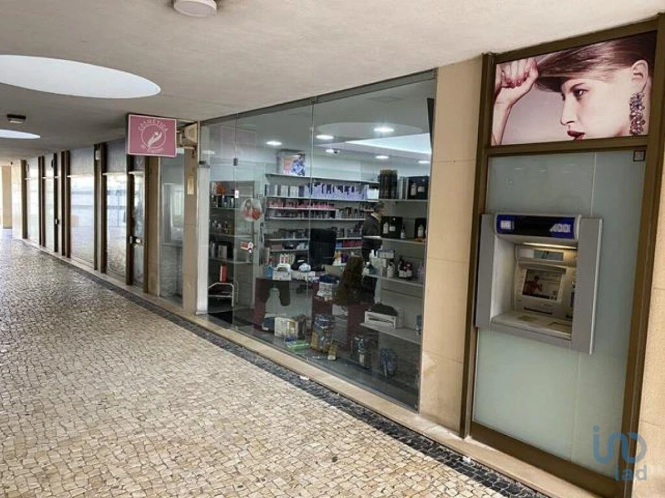 Loja para Venda em Espinho Foto 1