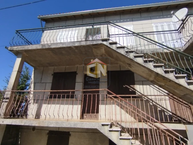 Moradia T4 para Venda em Quadrazais Foto 4