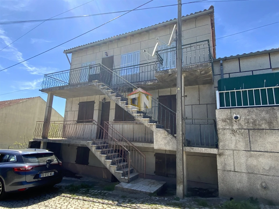 Moradia T4 para Venda em Quadrazais Foto 1