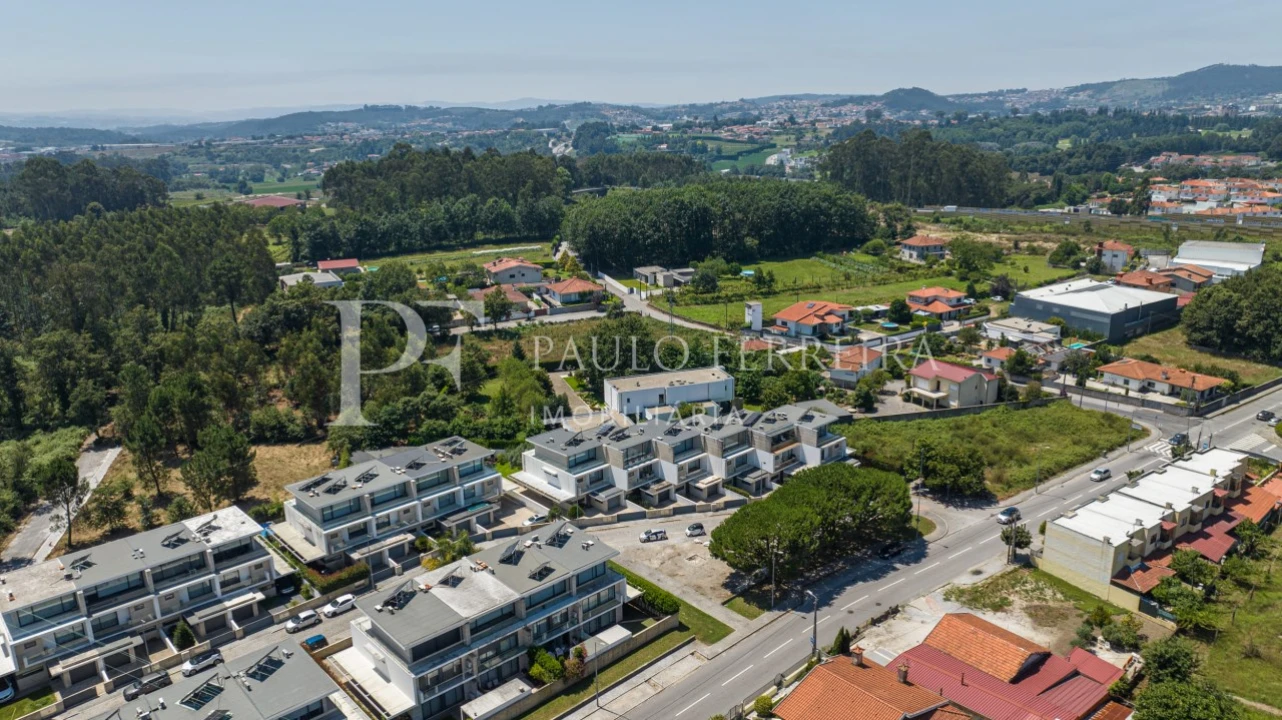 Moradia T4 para Venda em Antas e Abade de Vermoim Foto 4