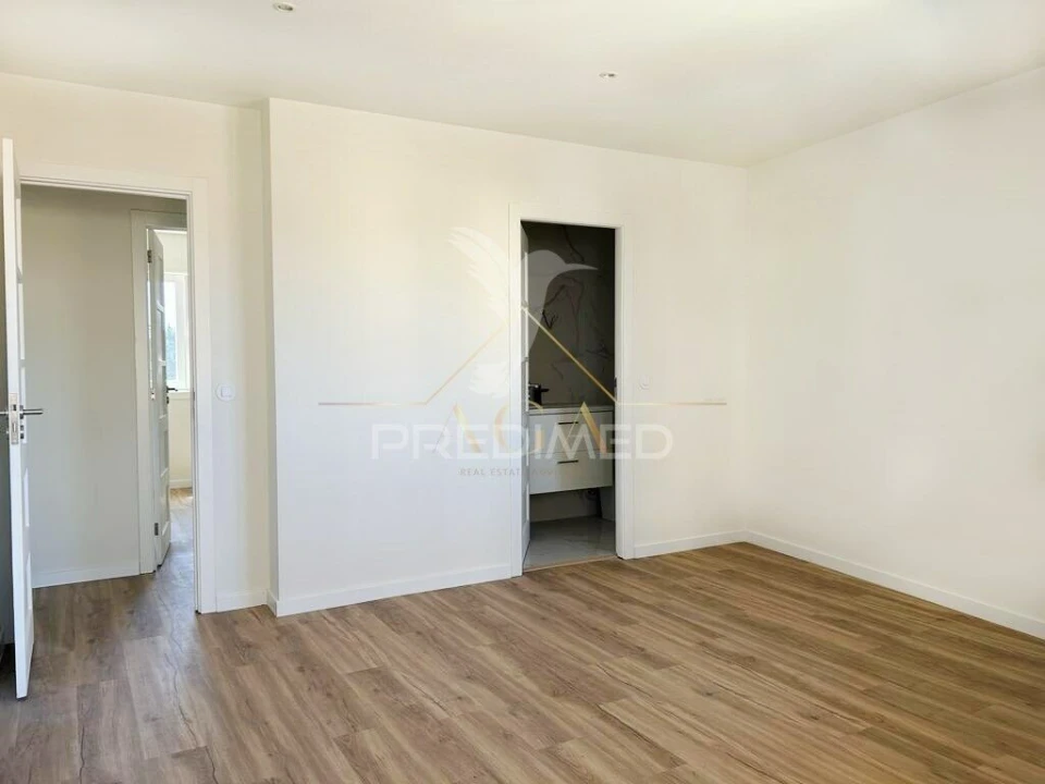 Prédio para Venda em Oliveira do Douro Foto 18