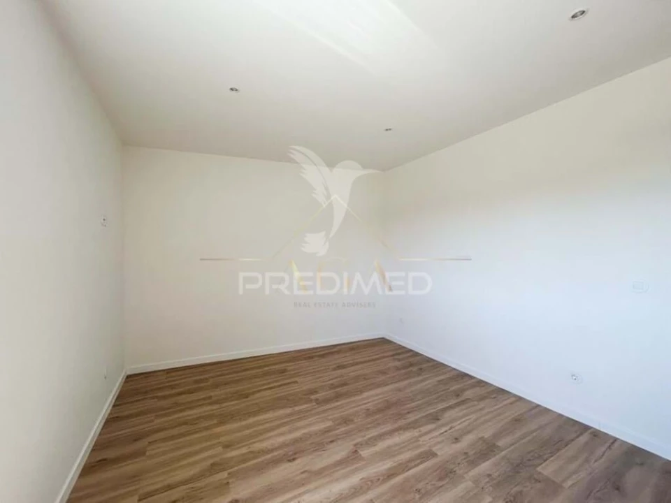 Prédio para Venda em Oliveira do Douro Foto 19